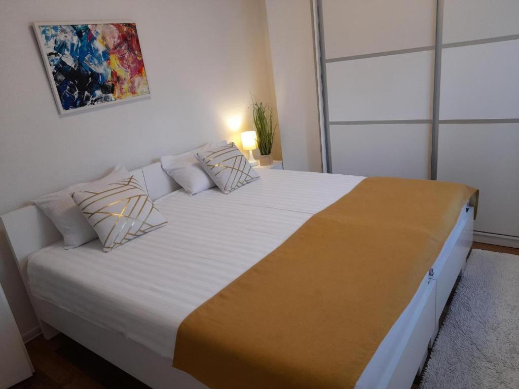Apartmani Jasmina 2 Bihać Oda fotoğraf